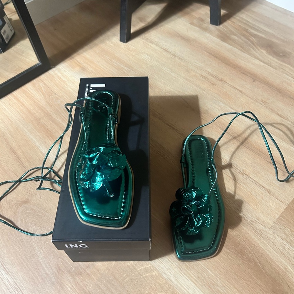 I.N.C metallic green wrap around sandal with flower detail. Sz 7 - Picture 4 of 4
